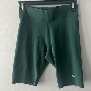 Nike Green Sportswear Essential Women's Bike Shorts Size Small